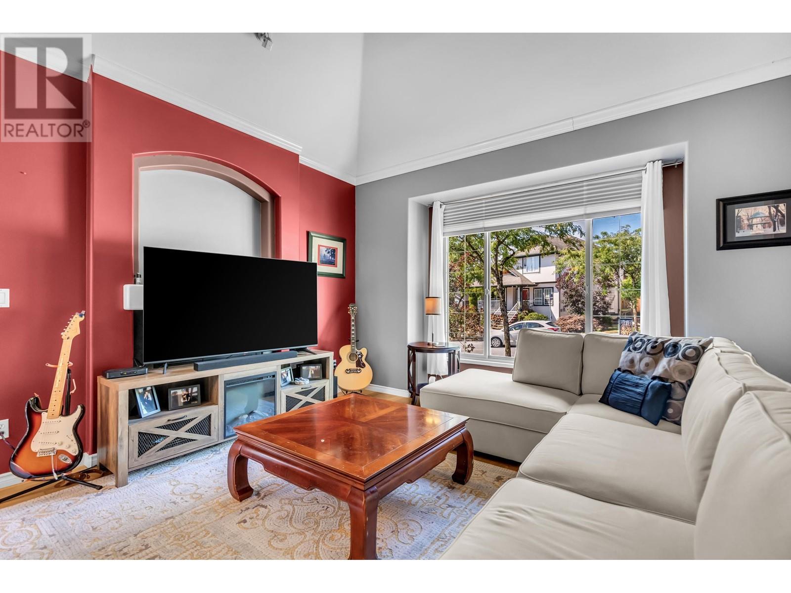 23804 Kanaka Way, Maple Ridge, British Columbia  V2W 1E5 - Photo 4 - R2814698
