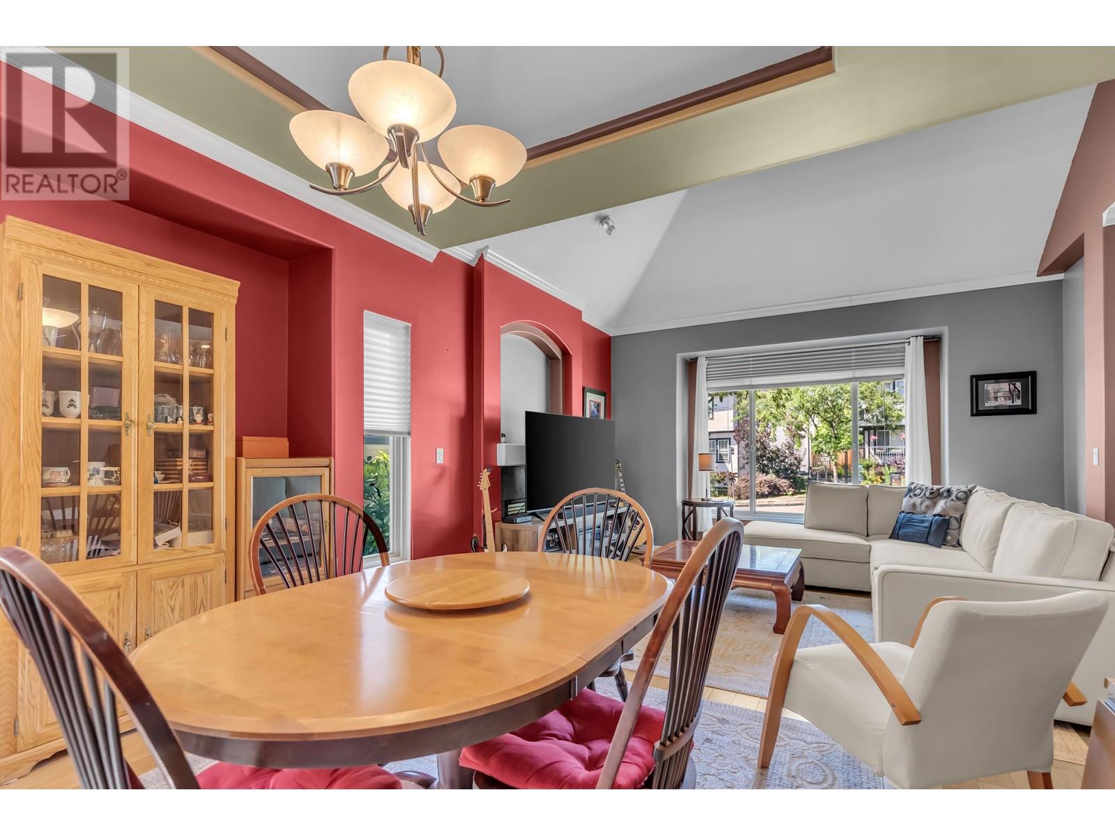 23804 Kanaka Way, Maple Ridge, British Columbia  V2W 1E5 - Photo 5 - R2814698