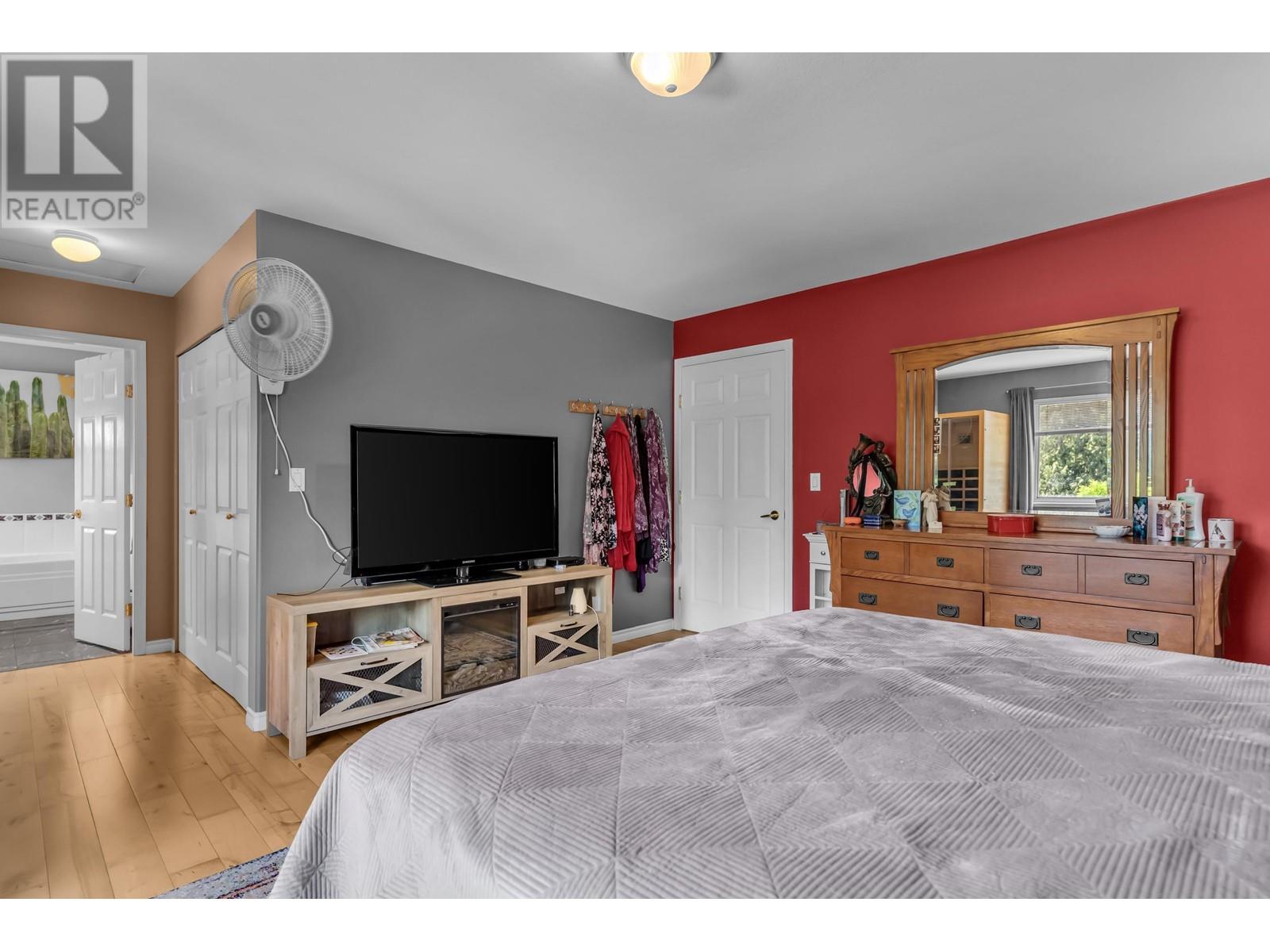 23804 Kanaka Way, Maple Ridge, British Columbia  V2W 1E5 - Photo 17 - R2814698