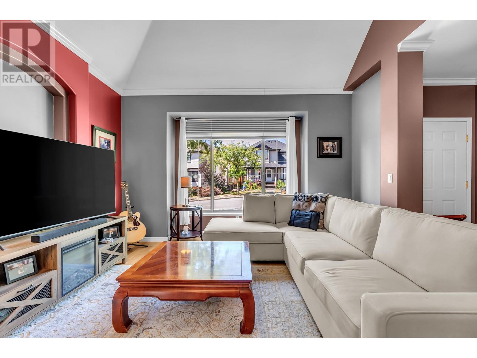 23804 Kanaka Way, Maple Ridge, British Columbia  V2W 1E5 - Photo 3 - R2814698