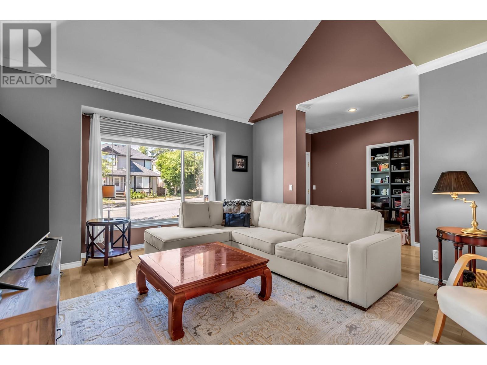 23804 Kanaka Way, Maple Ridge, British Columbia  V2W 1E5 - Photo 2 - R2814698