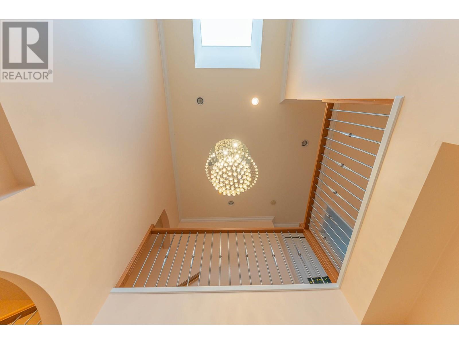 605 Dansey Avenue, Coquitlam, British Columbia  V3K 3E9 - Photo 6 - R2814442