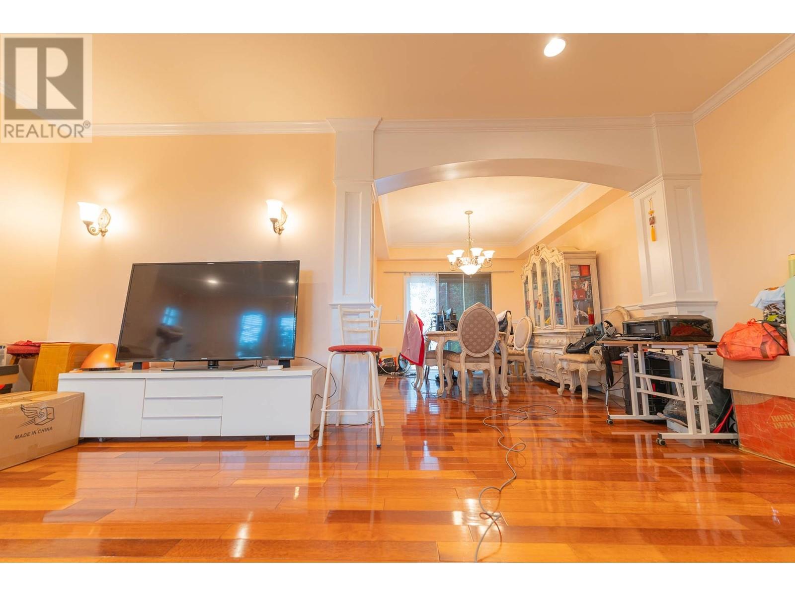 605 Dansey Avenue, Coquitlam, British Columbia  V3K 3E9 - Photo 3 - R2814442