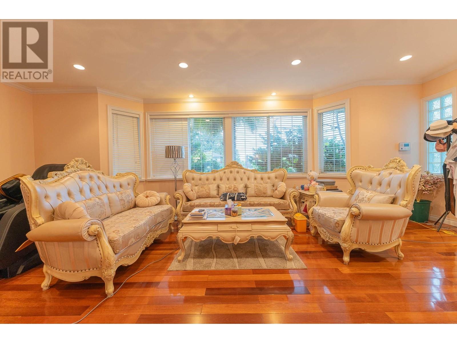605 Dansey Avenue, Coquitlam, British Columbia  V3K 3E9 - Photo 4 - R2814442