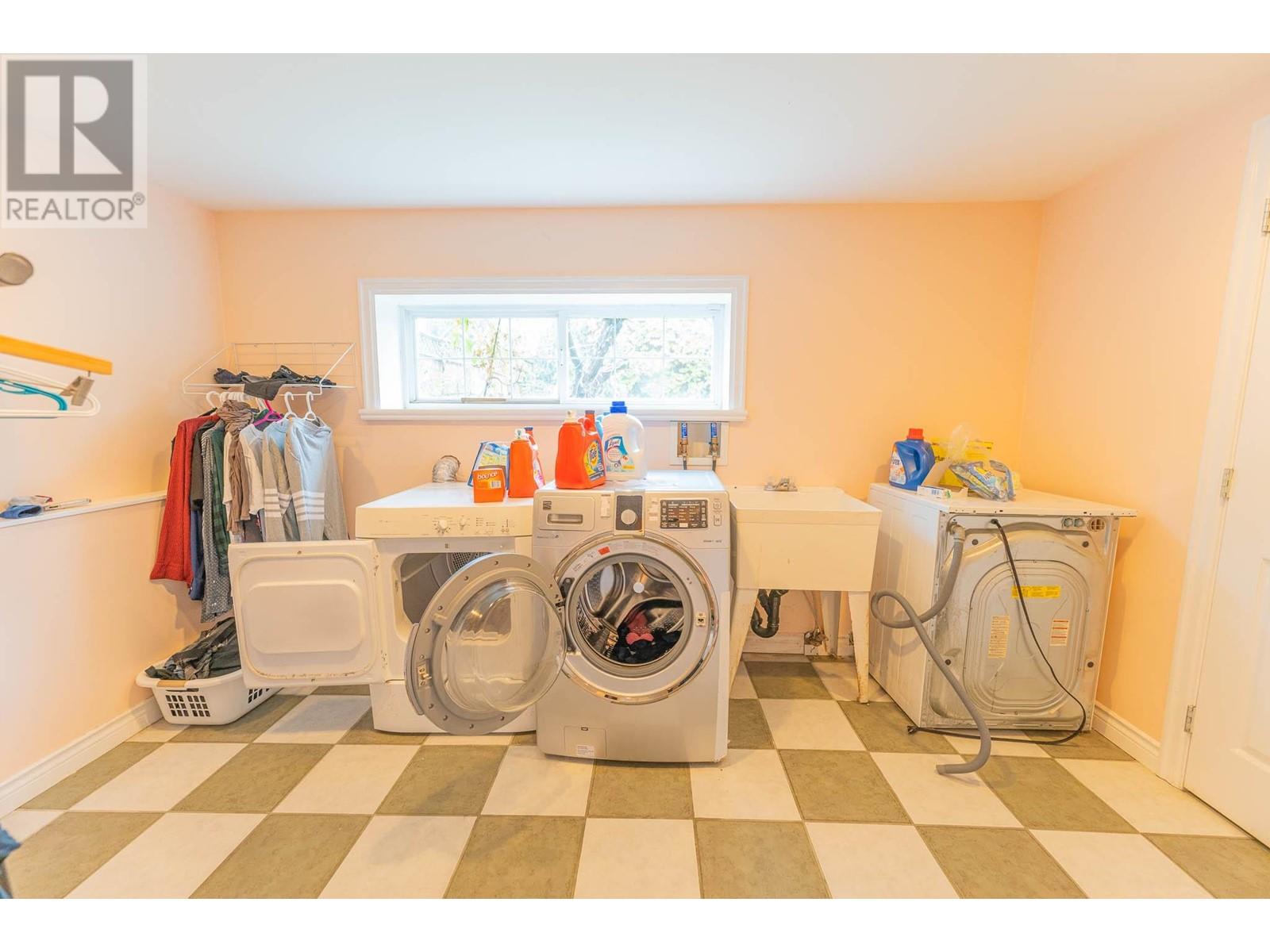 605 Dansey Avenue, Coquitlam, British Columbia  V3K 3E9 - Photo 22 - R2814442