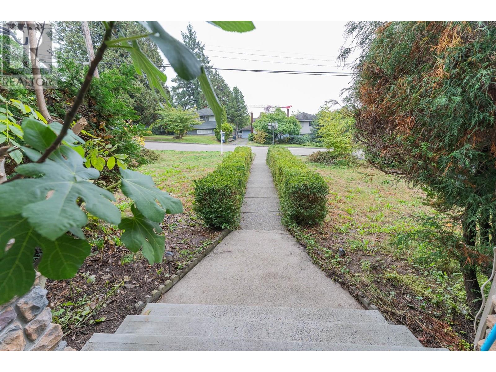 605 Dansey Avenue, Coquitlam, British Columbia  V3K 3E9 - Photo 25 - R2814442