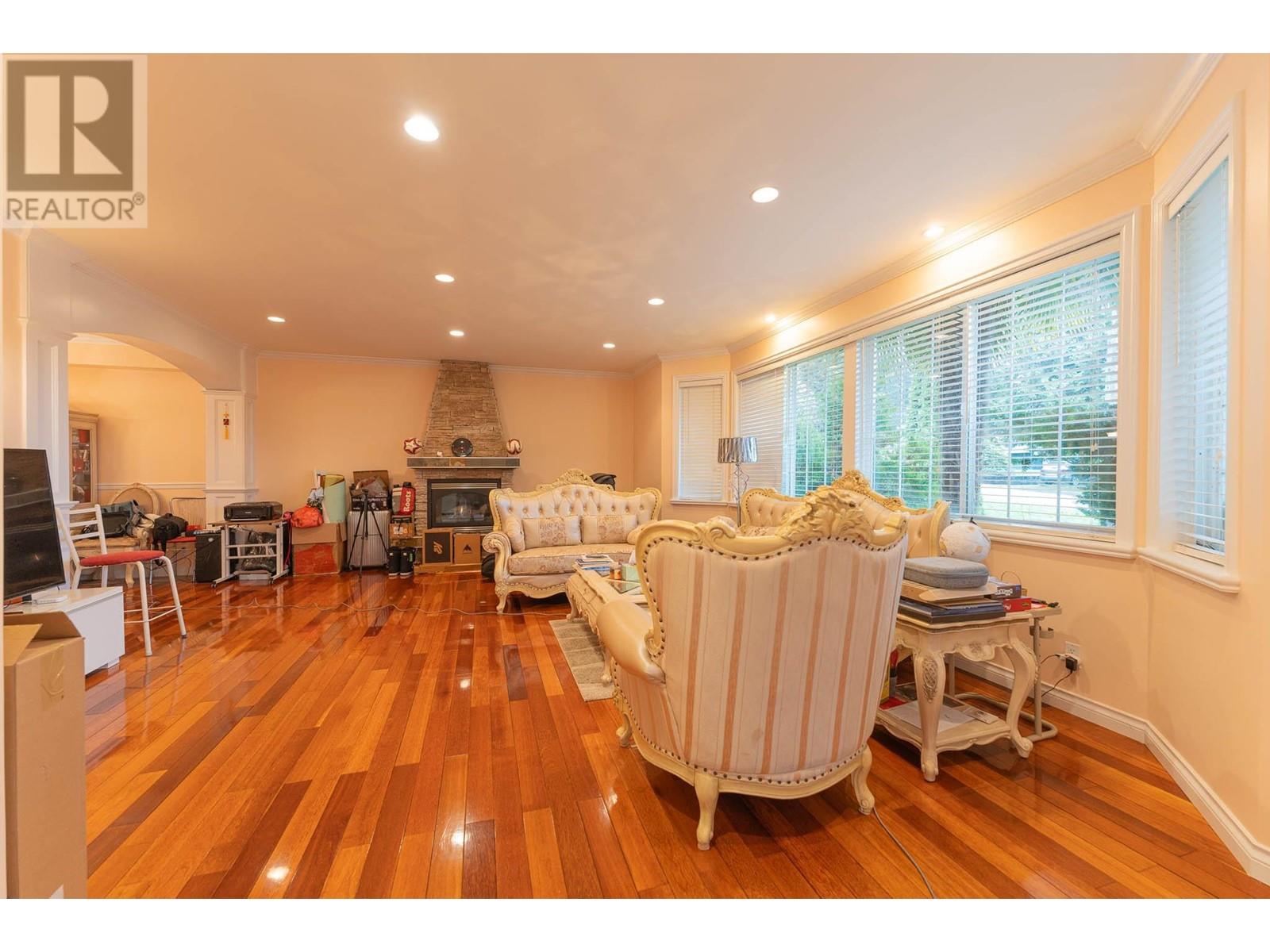 605 Dansey Avenue, Coquitlam, British Columbia  V3K 3E9 - Photo 2 - R2814442