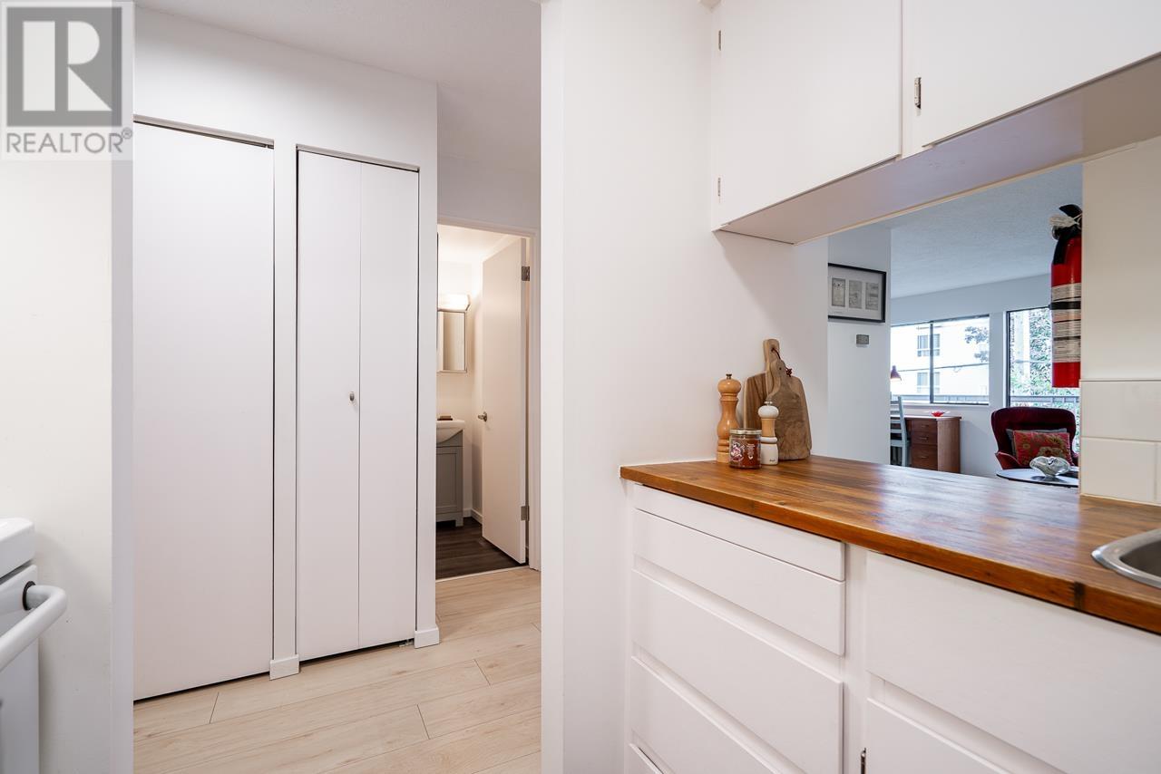 211 1950 W 8th Avenue, Vancouver, British Columbia  V6J 1W3 - Photo 17 - R2829161