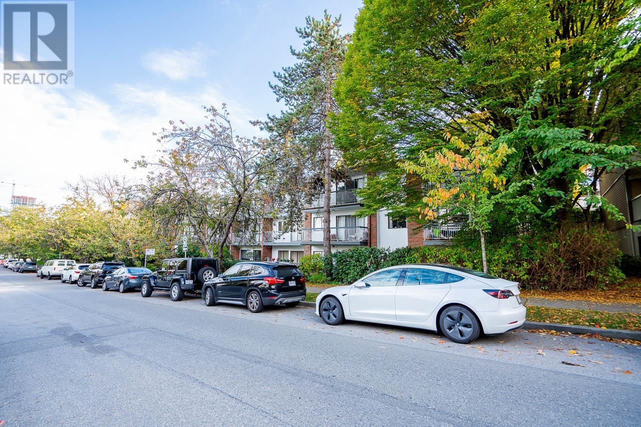 211 1950 W 8th Avenue, Vancouver, British Columbia  V6J 1W3 - Photo 2 - R2829161
