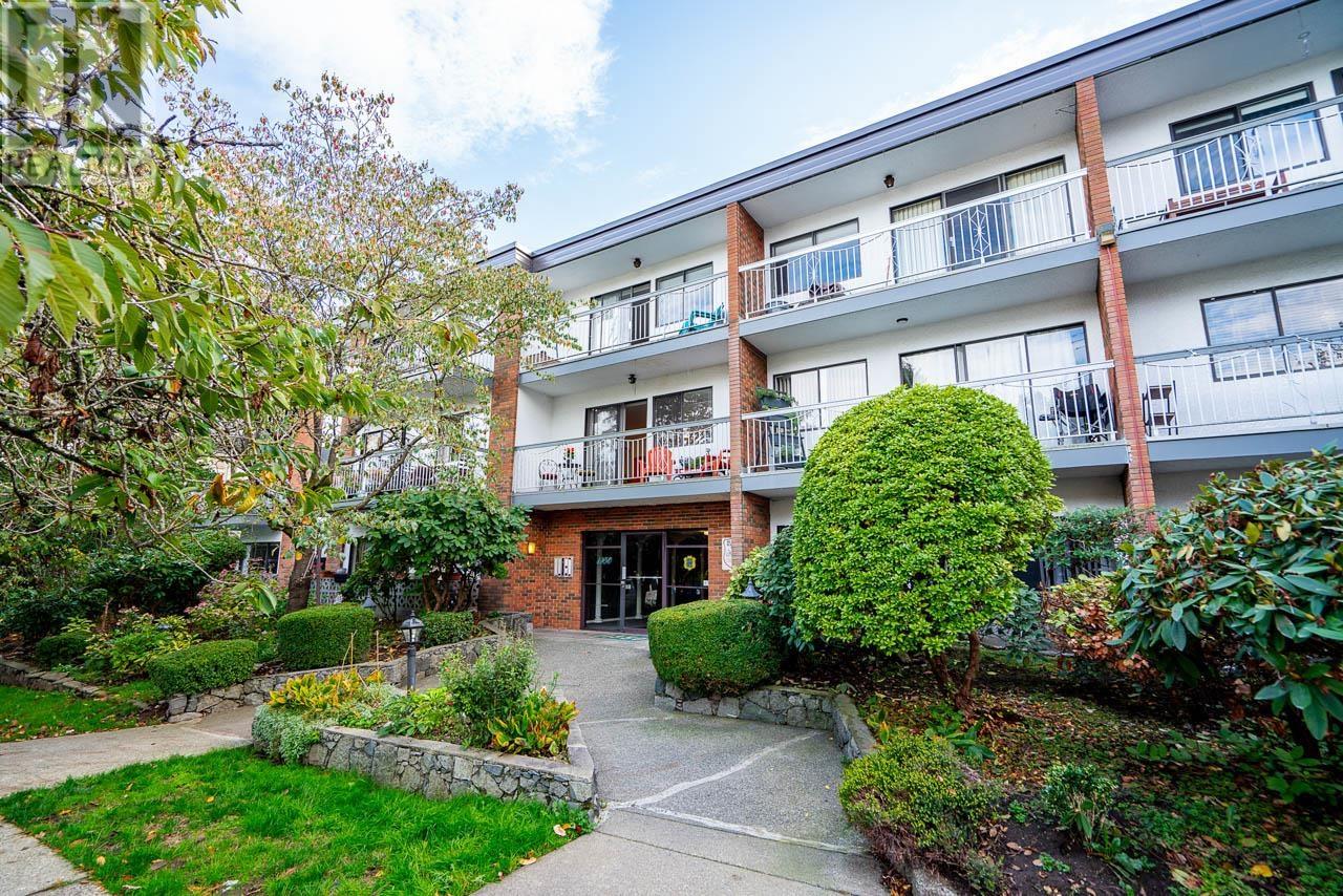 211 1950 W 8th Avenue, Vancouver, British Columbia  V6J 1W3 - Photo 3 - R2829161
