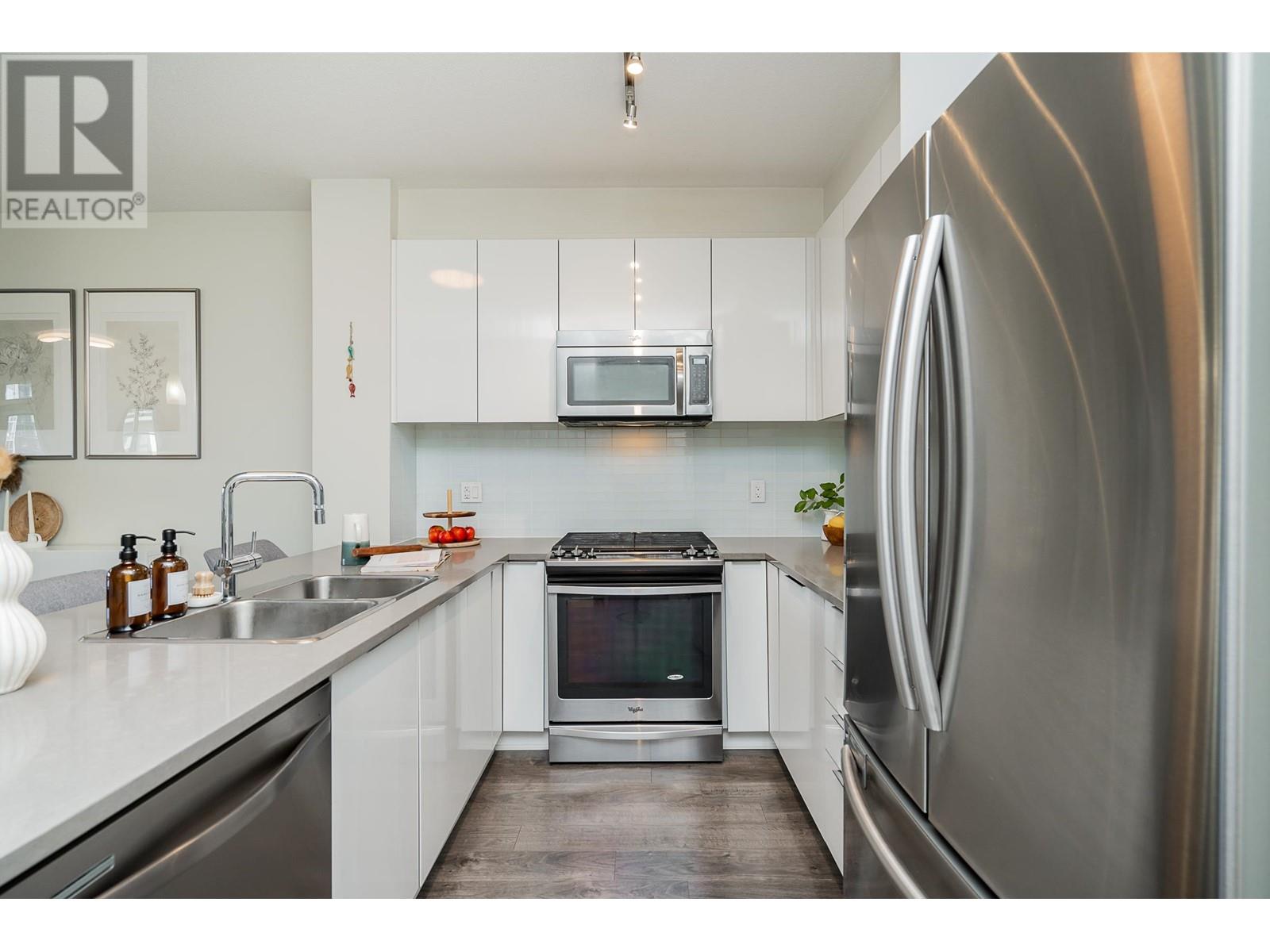 510 1152 Windsor Mews, Coquitlam, British Columbia  V3B 0N1 - Photo 3 - R2829170