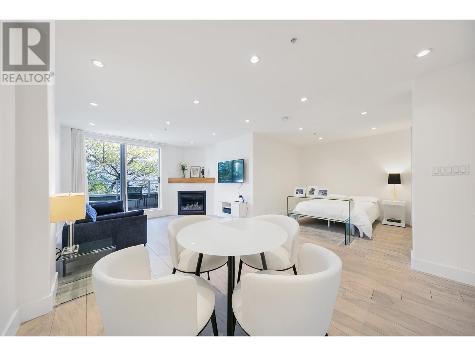 208 1979 Yew Street, Vancouver, British Columbia  V6K 4R9 - Photo 11 - R2829172