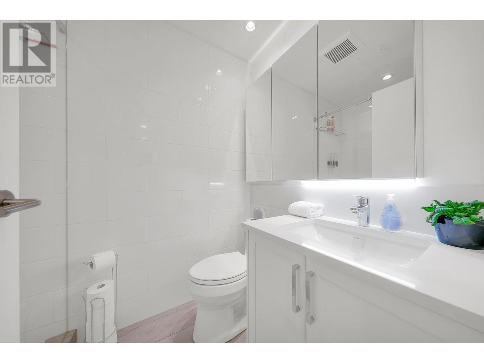 208 1979 Yew Street, Vancouver, British Columbia  V6K 4R9 - Photo 24 - R2829172