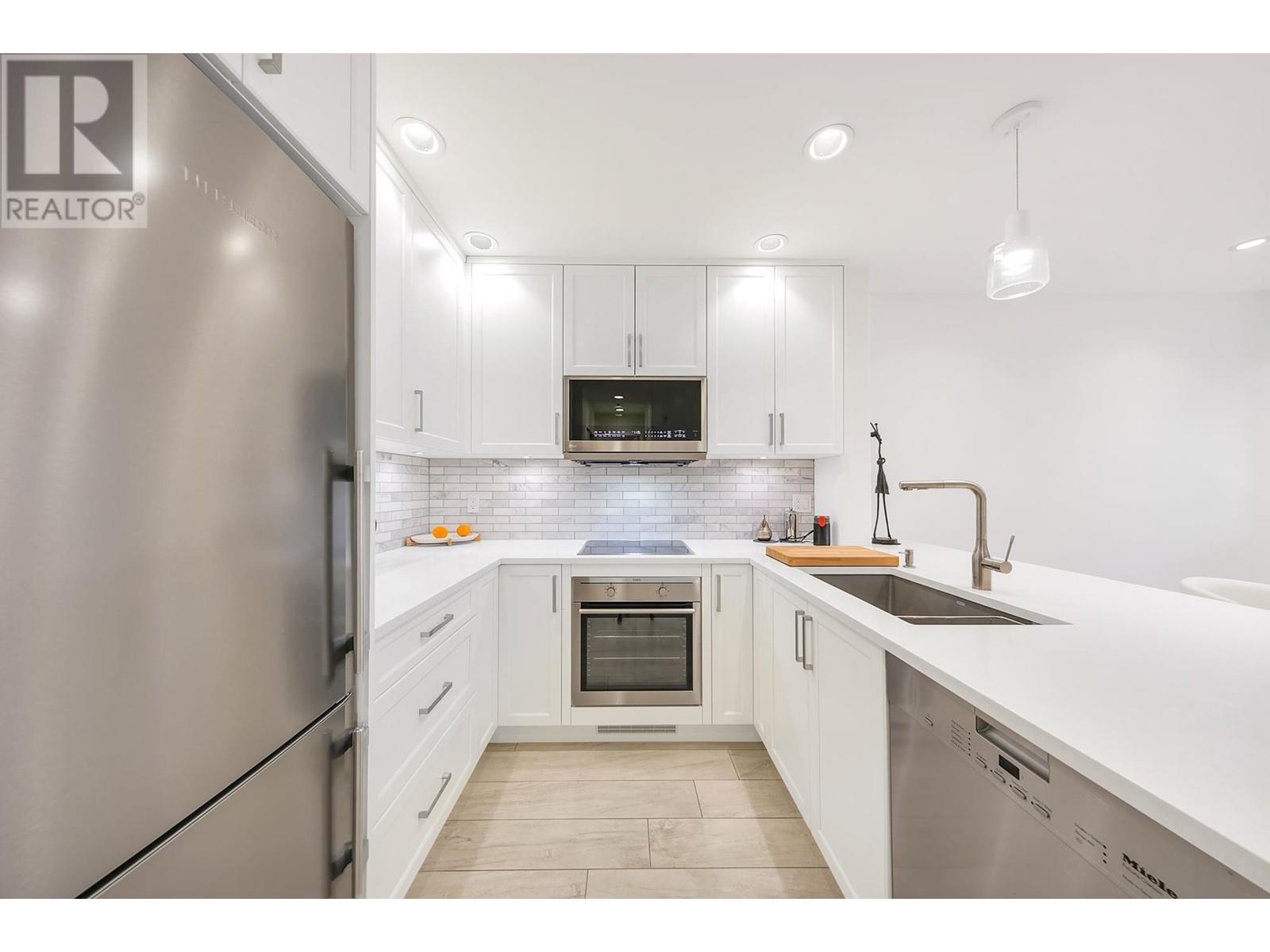 208 1979 Yew Street, Vancouver, British Columbia  V6K 4R9 - Photo 4 - R2829172