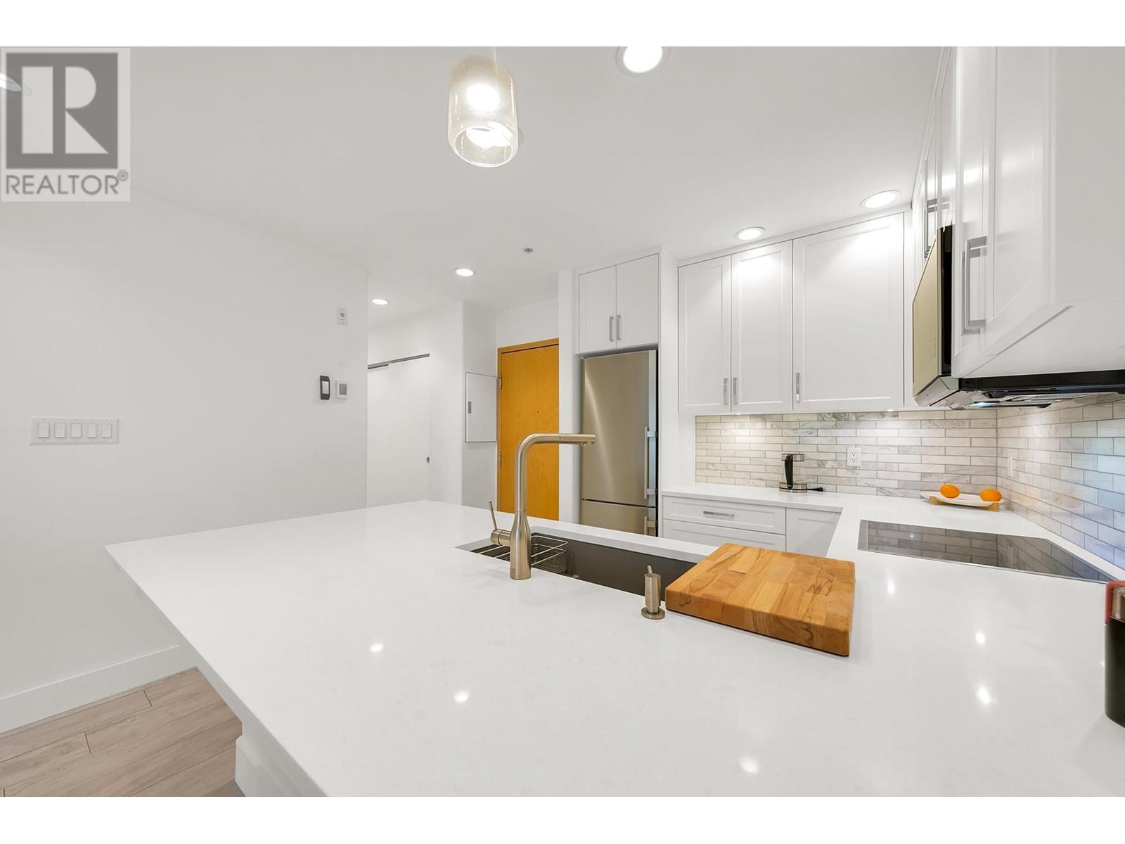208 1979 Yew Street, Vancouver, British Columbia  V6K 4R9 - Photo 8 - R2829172