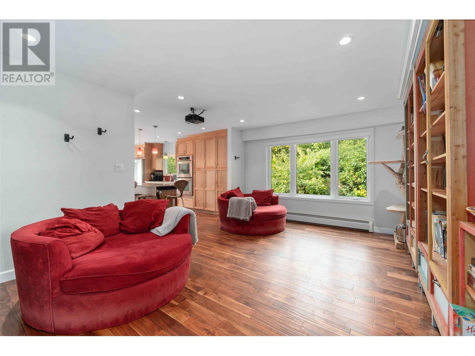 1381 Glen Abbey Drive, Burnaby, British Columbia  V5A 3Y3 - Photo 6 - R2829158