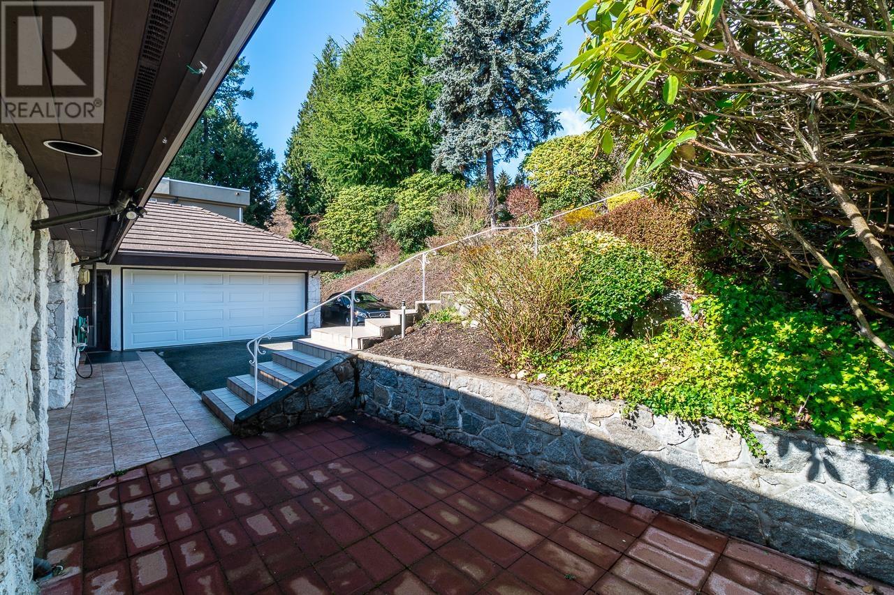 2289 Westhill Drive, West Vancouver, British Columbia  V7S 2Z2 - Photo 5 - R2829233
