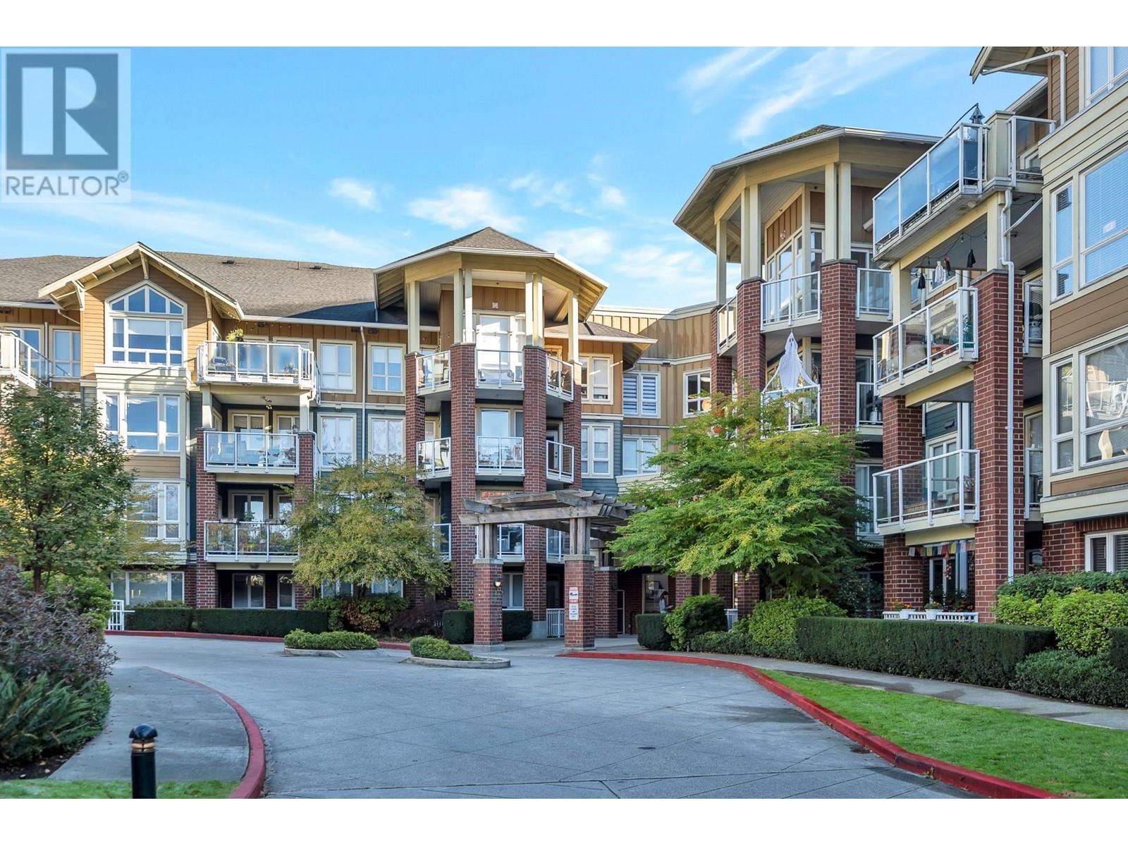 304 14 E Royal Avenue, New Westminster, British Columbia  V3L 5W5 - Photo 1 - R2828962