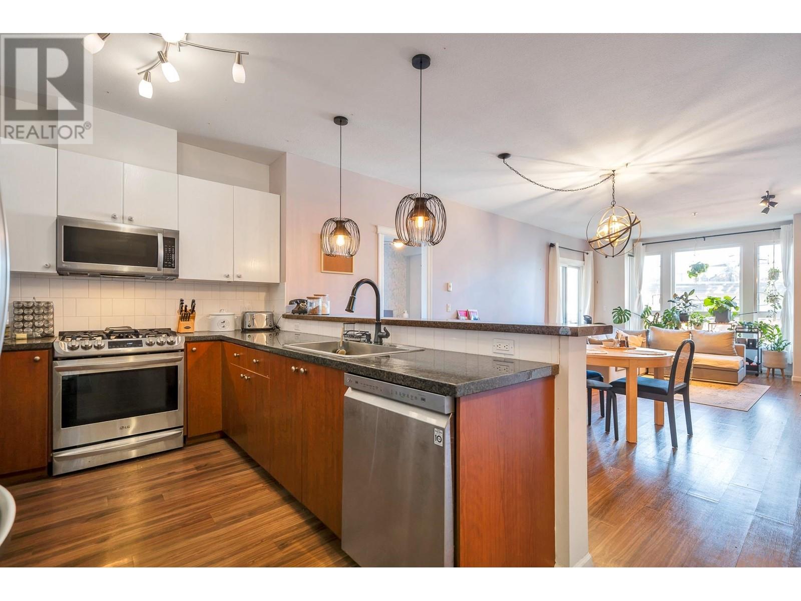 304 14 E Royal Avenue, New Westminster, British Columbia  V3L 5W5 - Photo 3 - R2828962