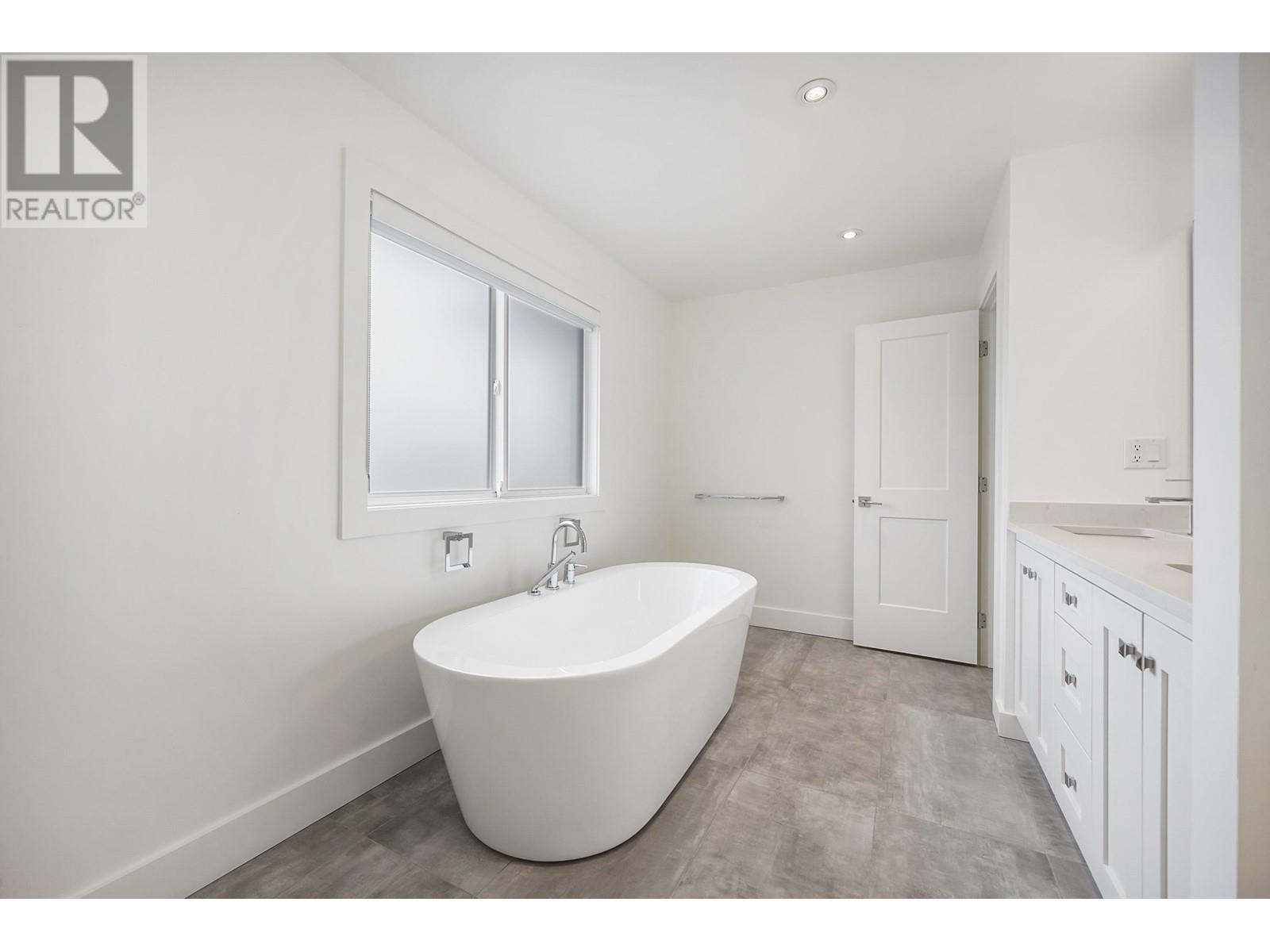 1727 Charland Avenue, Coquitlam, British Columbia  V3K 3L9 - Photo 15 - R2811660