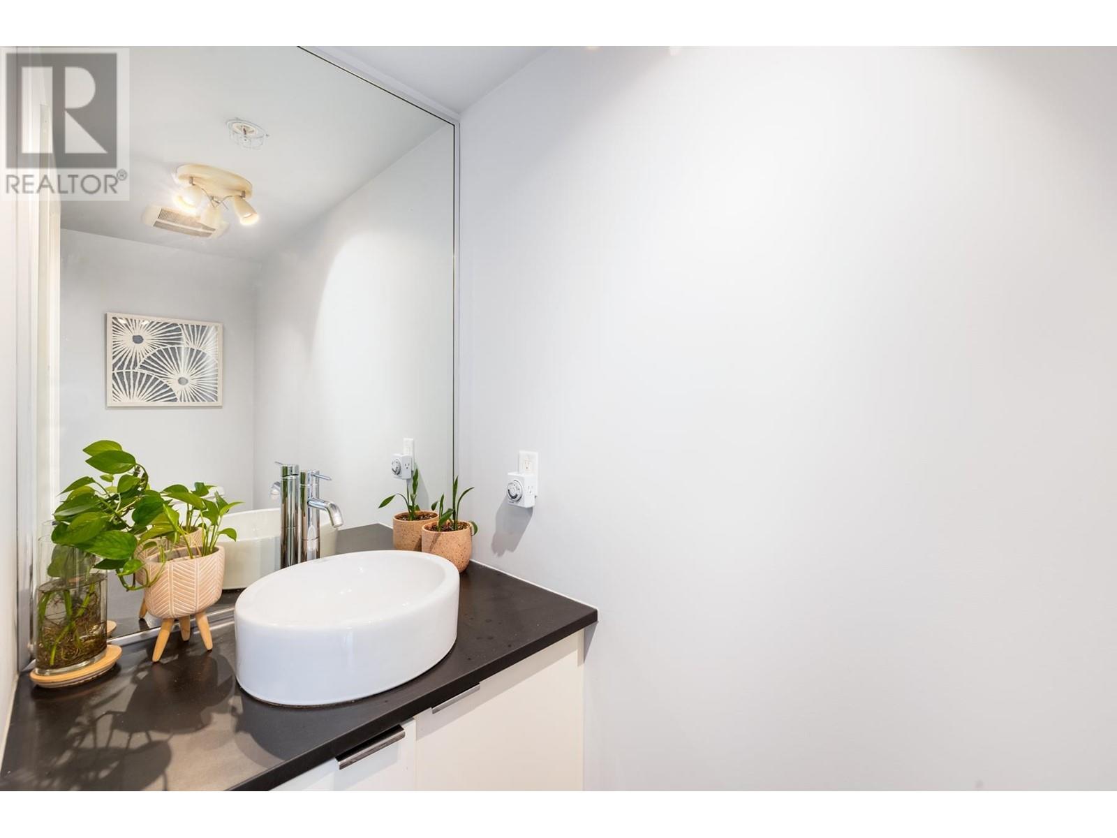 302 788 Hamilton Street, Vancouver, British Columbia  V6B 0E9 - Photo 12 - R2812262