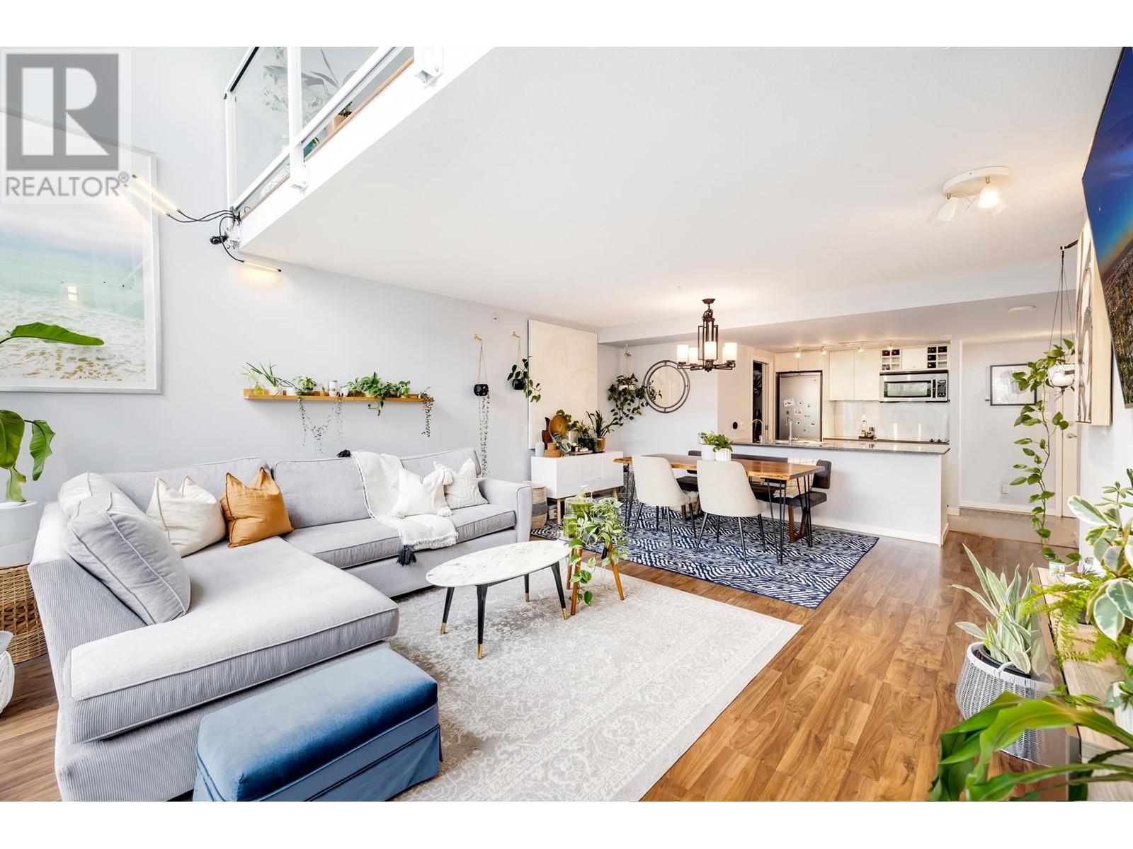 302 788 Hamilton Street, Vancouver, British Columbia  V6B 0E9 - Photo 2 - R2812262