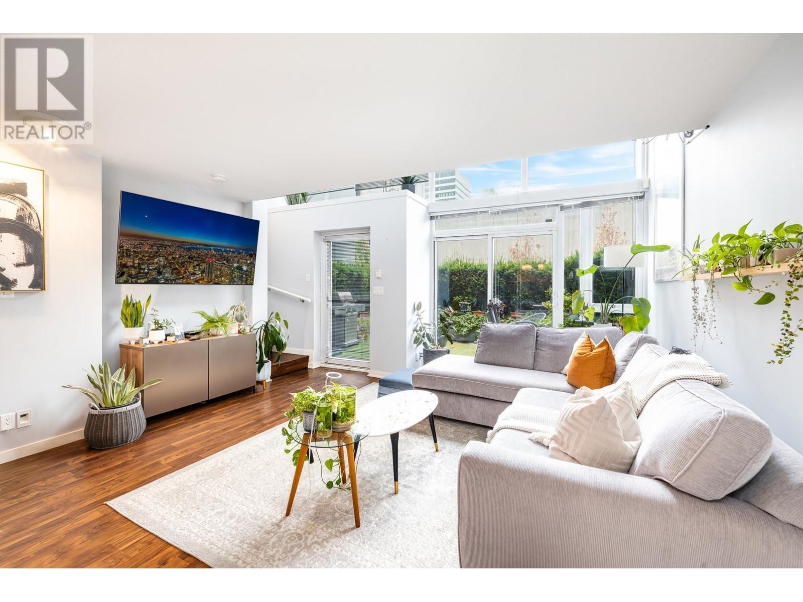 302 788 Hamilton Street, Vancouver, British Columbia  V6B 0E9 - Photo 5 - R2812262