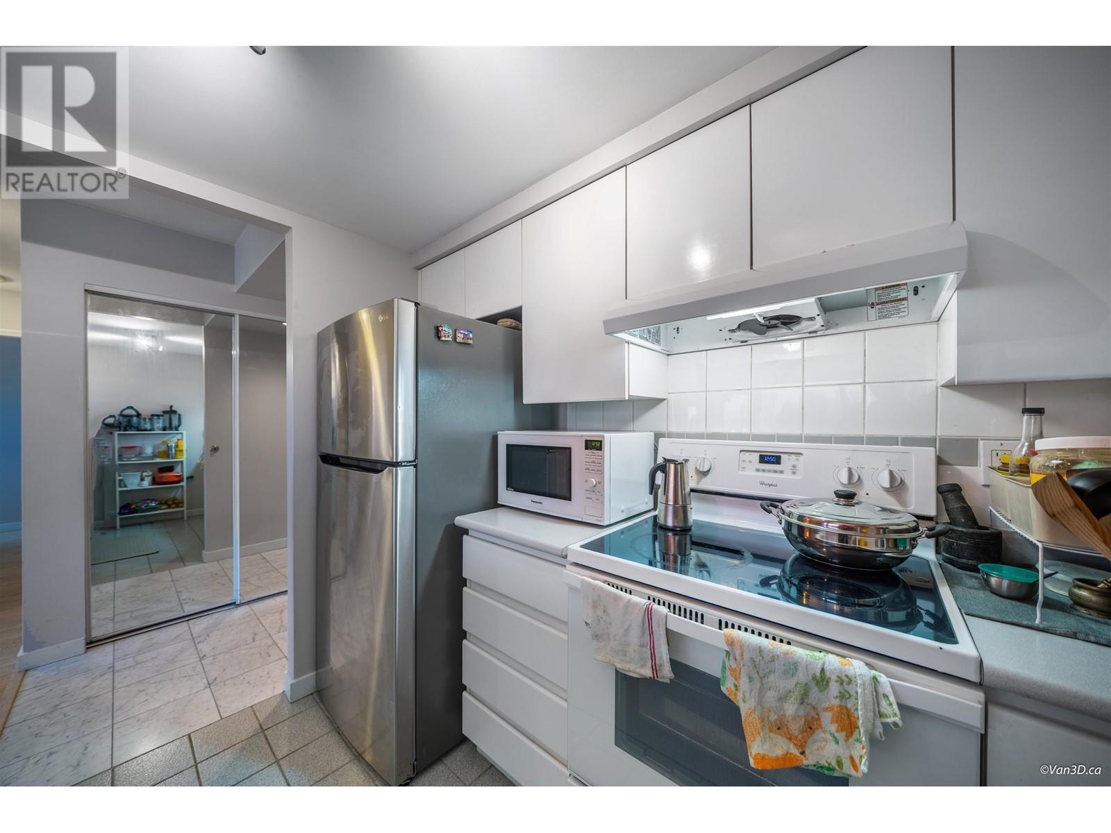 903 9623 Manchester Drive, Burnaby, British Columbia  V3N 4Y8 - Photo 10 - R2829071