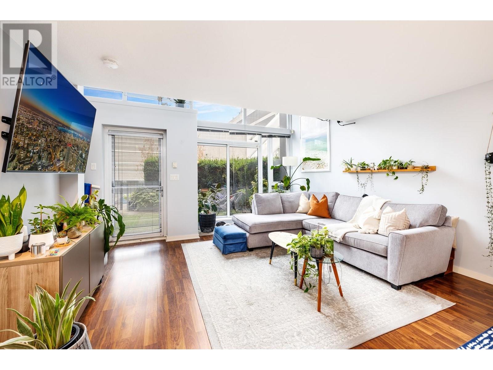 302 788 Hamilton Street, Vancouver, British Columbia  V6B 0E9 - Photo 6 - R2812262