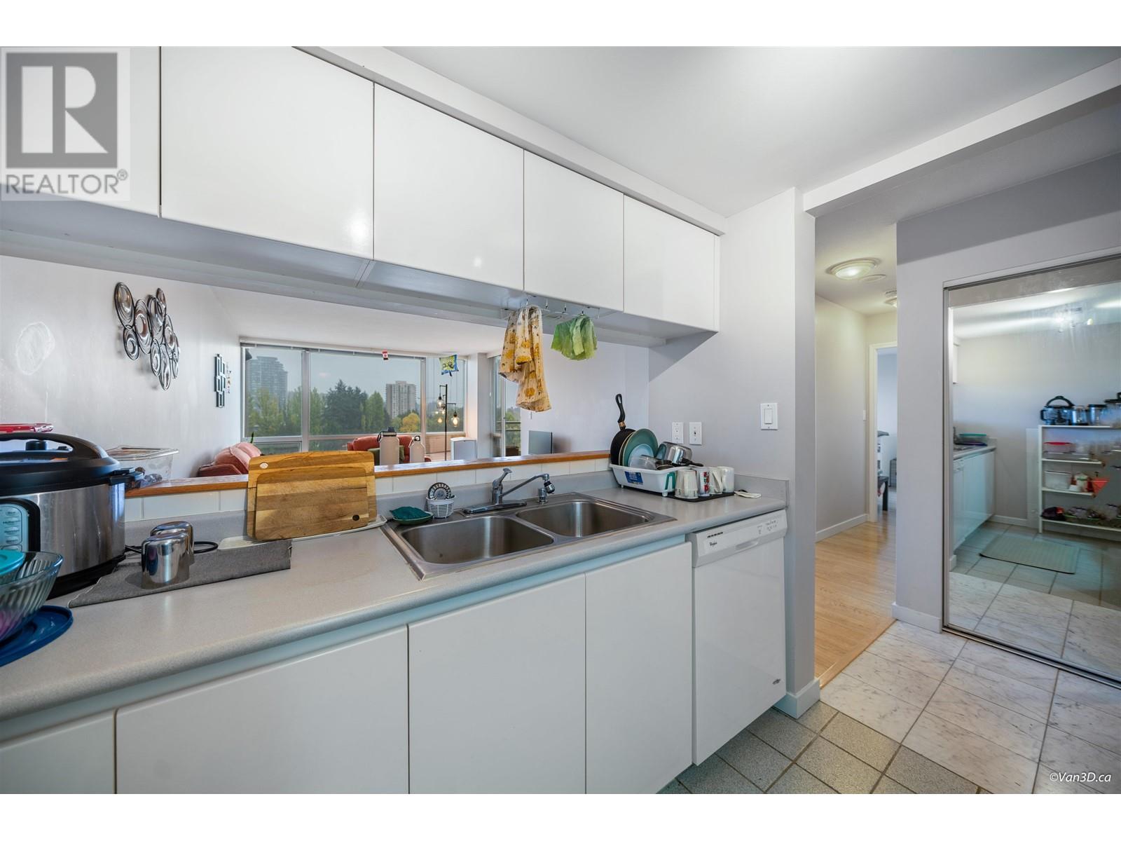 903 9623 Manchester Drive, Burnaby, British Columbia  V3N 4Y8 - Photo 9 - R2829071