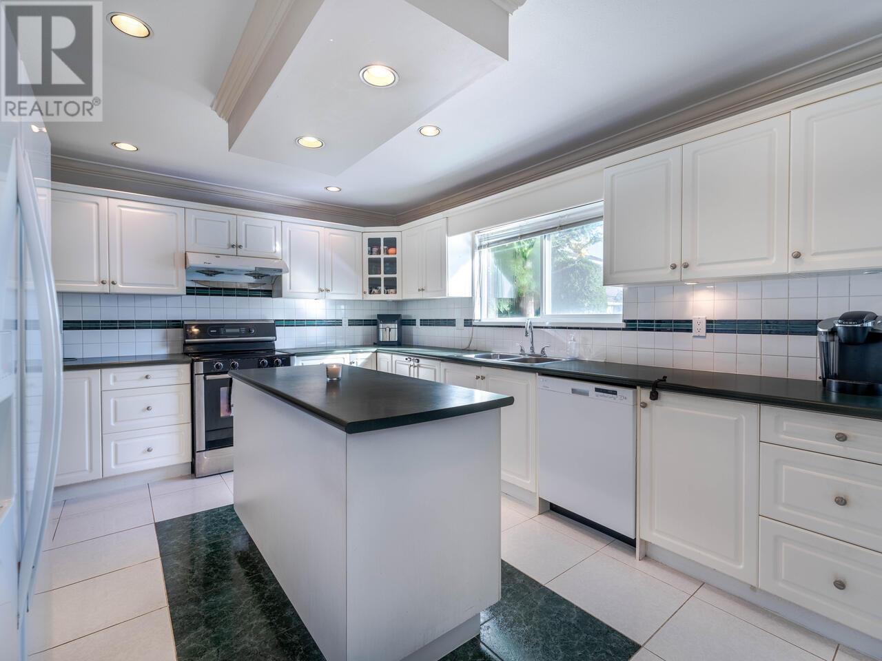1210 Salter Street, New Westminster, British Columbia  V3M 5A7 - Photo 8 - R2828805