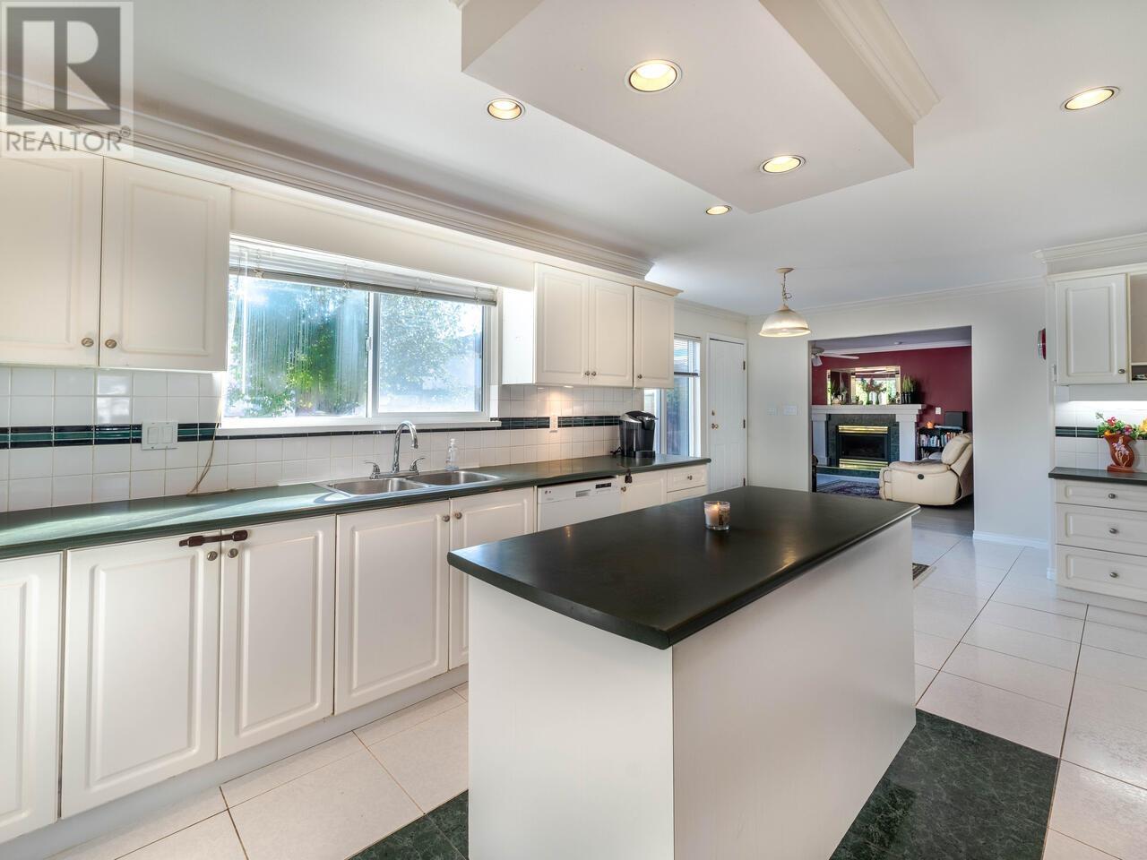 1210 Salter Street, New Westminster, British Columbia  V3M 5A7 - Photo 7 - R2828805