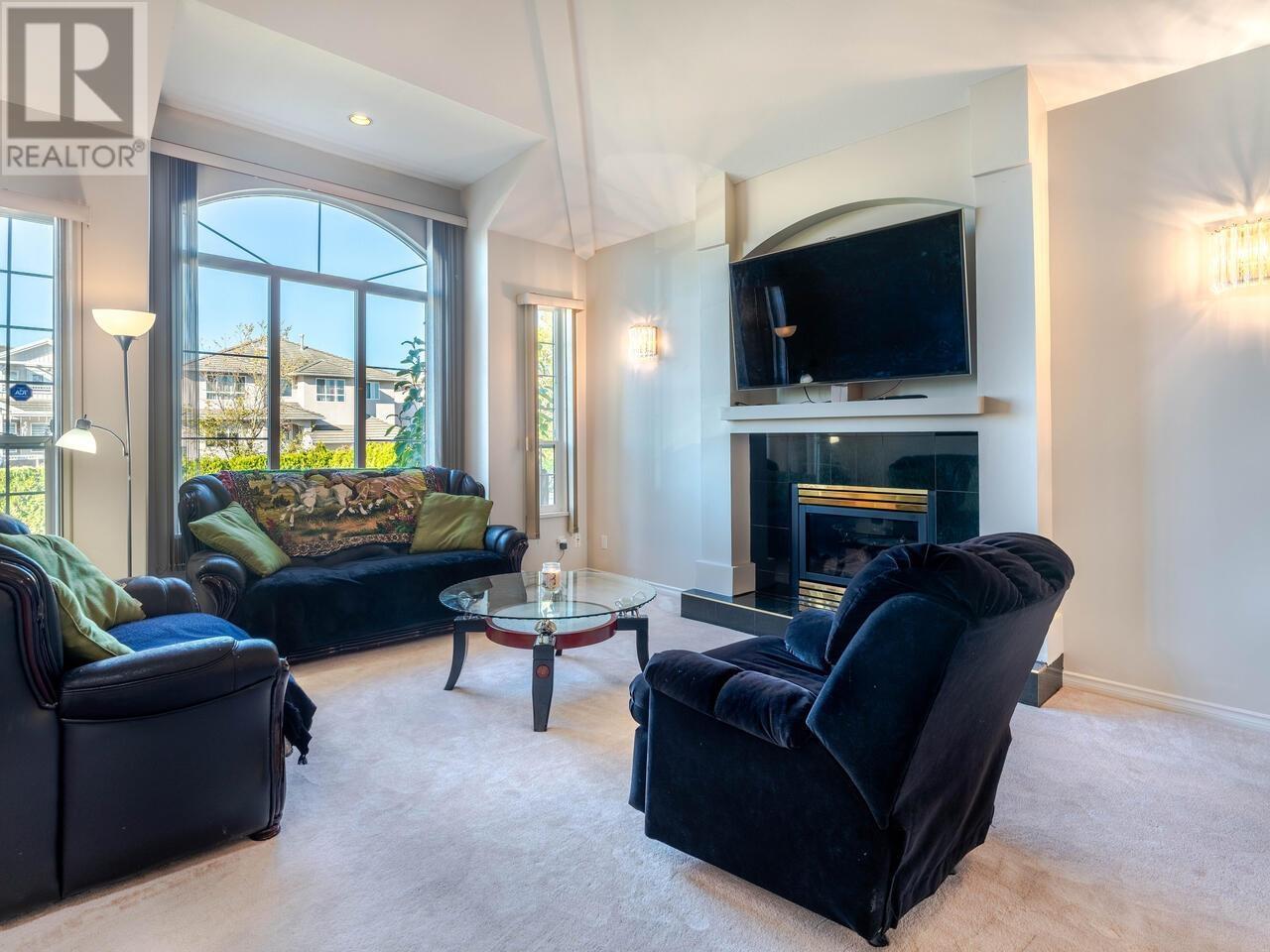 1210 Salter Street, New Westminster, British Columbia  V3M 5A7 - Photo 3 - R2828805