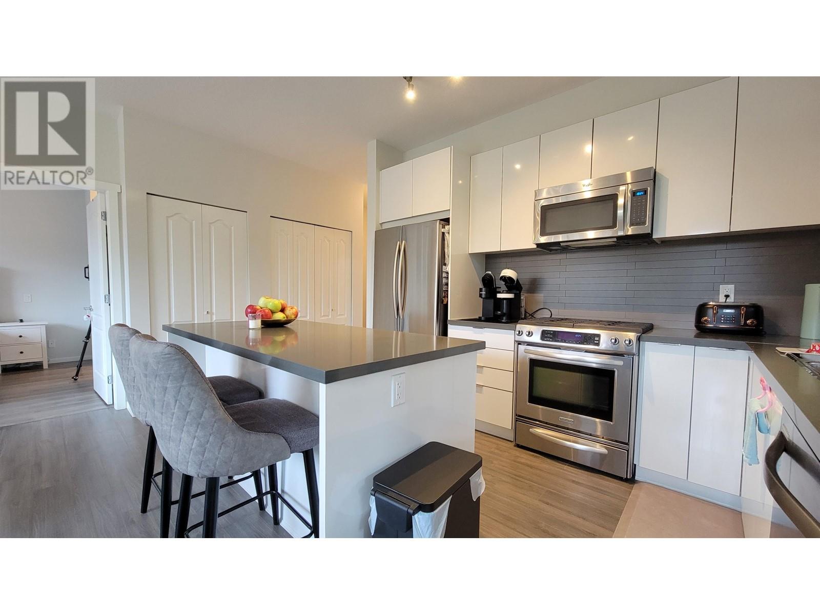 206 3107 Windsor Gate, Coquitlam, British Columbia  V3B 0L1 - Photo 4 - R2829241