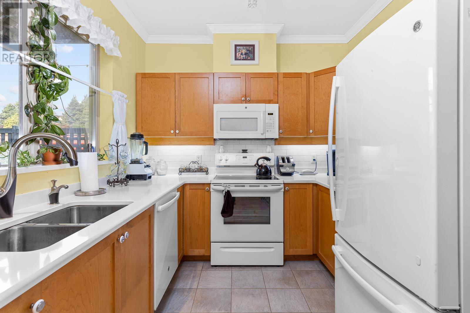 111 808 Sangster Place, New Westminster, British Columbia  V3L 5W3 - Photo 14 - R2829262