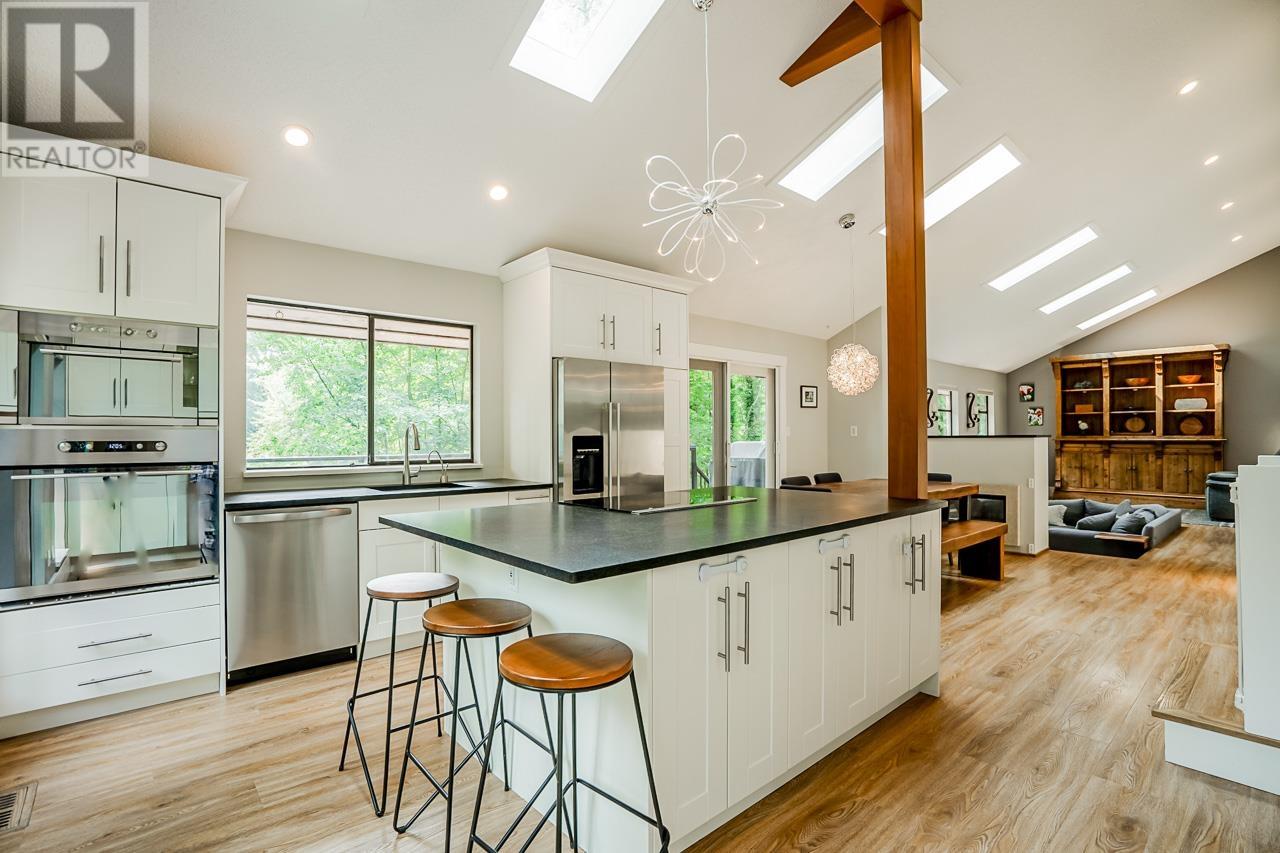 759 WELLINGTON DRIVE, north vancouver, British Columbia