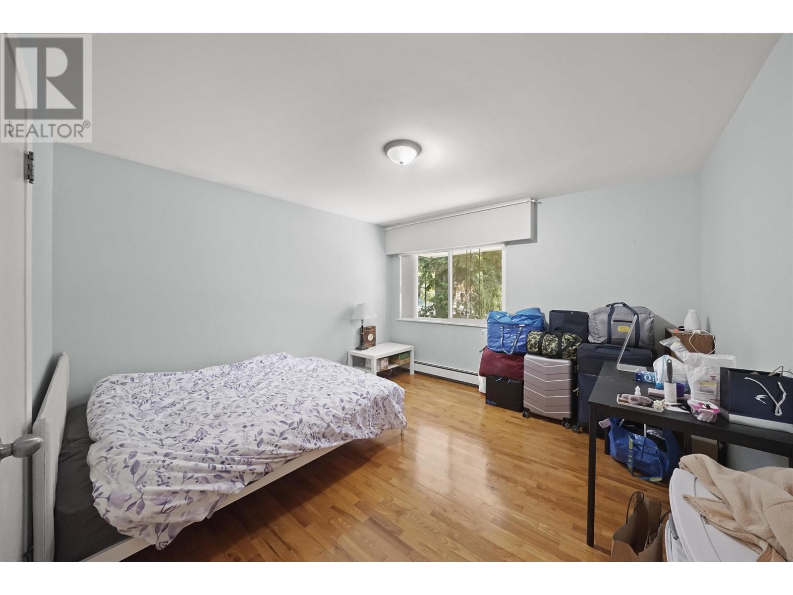 Listing Picture 11 of 26 : 4663 W 15TH AVENUE, Vancouver / 溫哥華 - 魯藝地產 Yvonne Lu Group - MLS Medallion Club Member