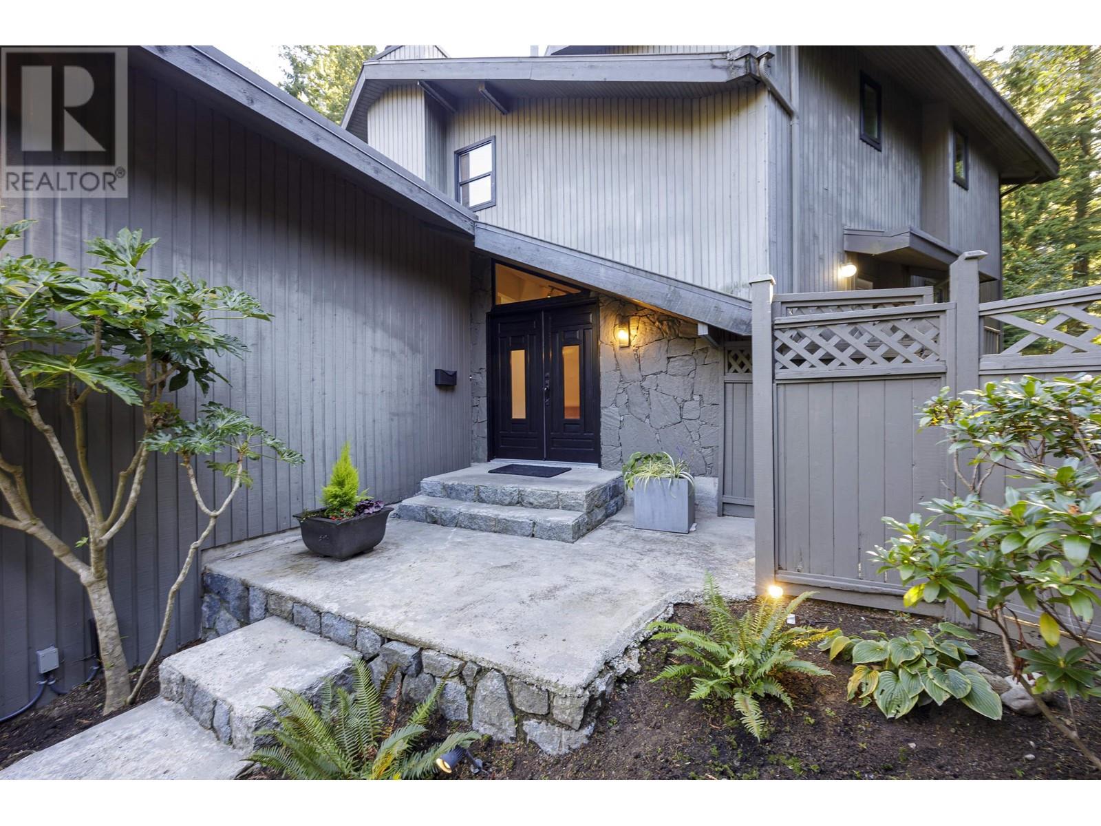 1069 Blue Grouse Way, North Vancouver, British Columbia  V7R 4N7 - Photo 13 - R2828550