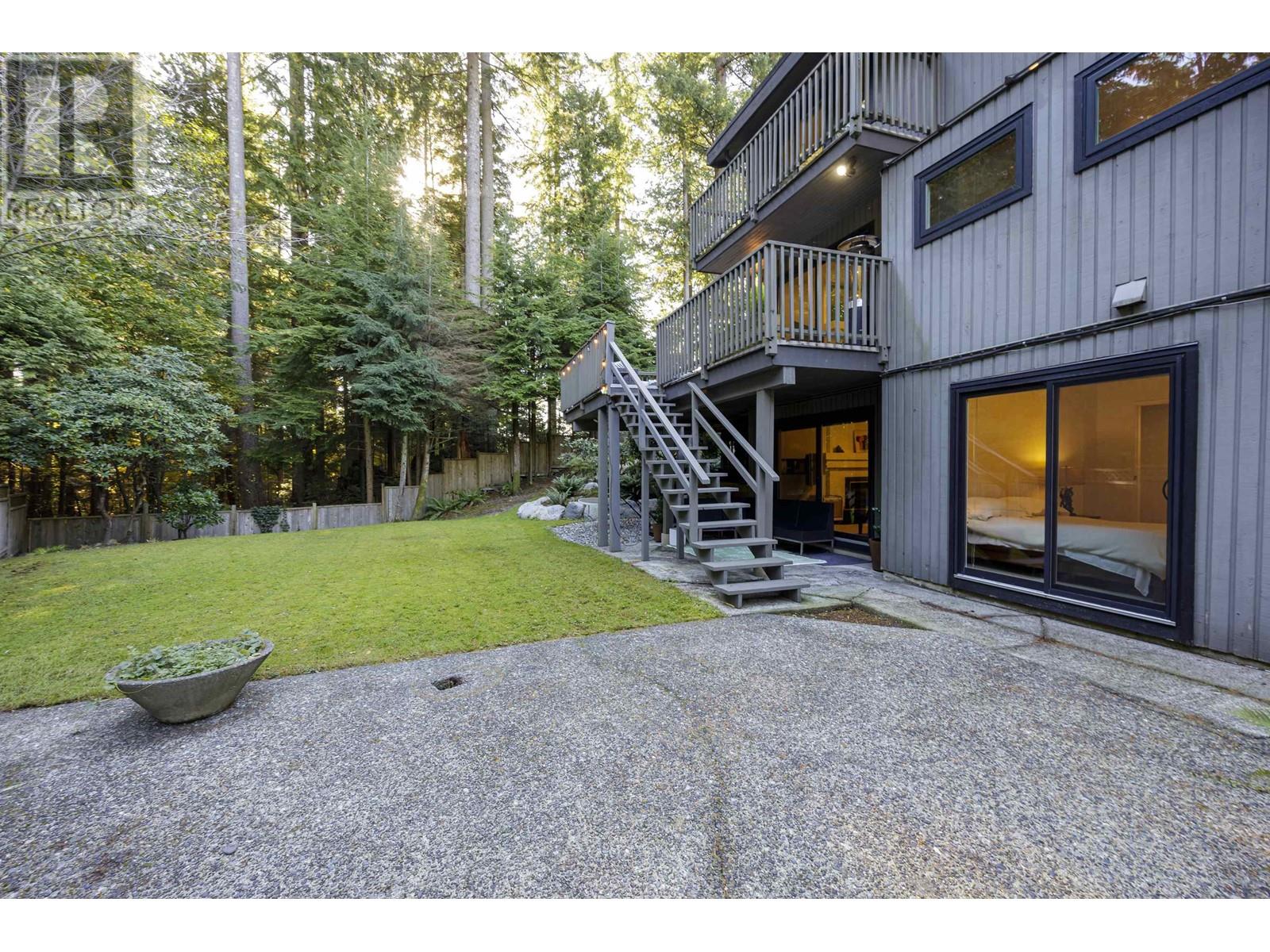 1069 Blue Grouse Way, North Vancouver, British Columbia  V7R 4N7 - Photo 4 - R2828550