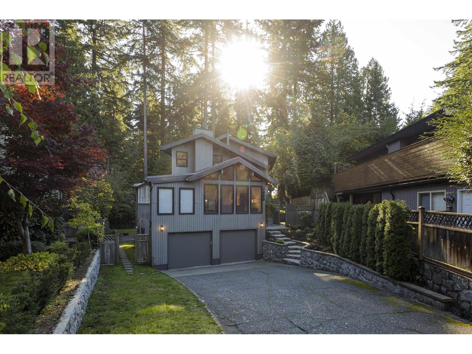 1069 Blue Grouse Way, North Vancouver, British Columbia  V7R 4N7 - Photo 2 - R2828550