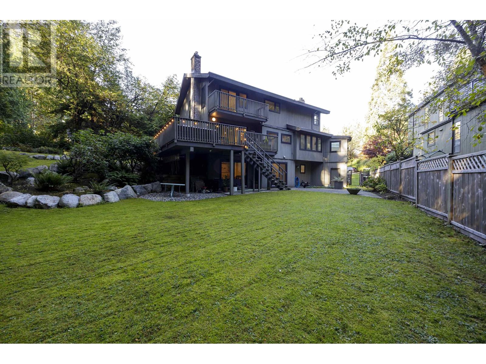 1069 Blue Grouse Way, North Vancouver, British Columbia  V7R 4N7 - Photo 10 - R2828550