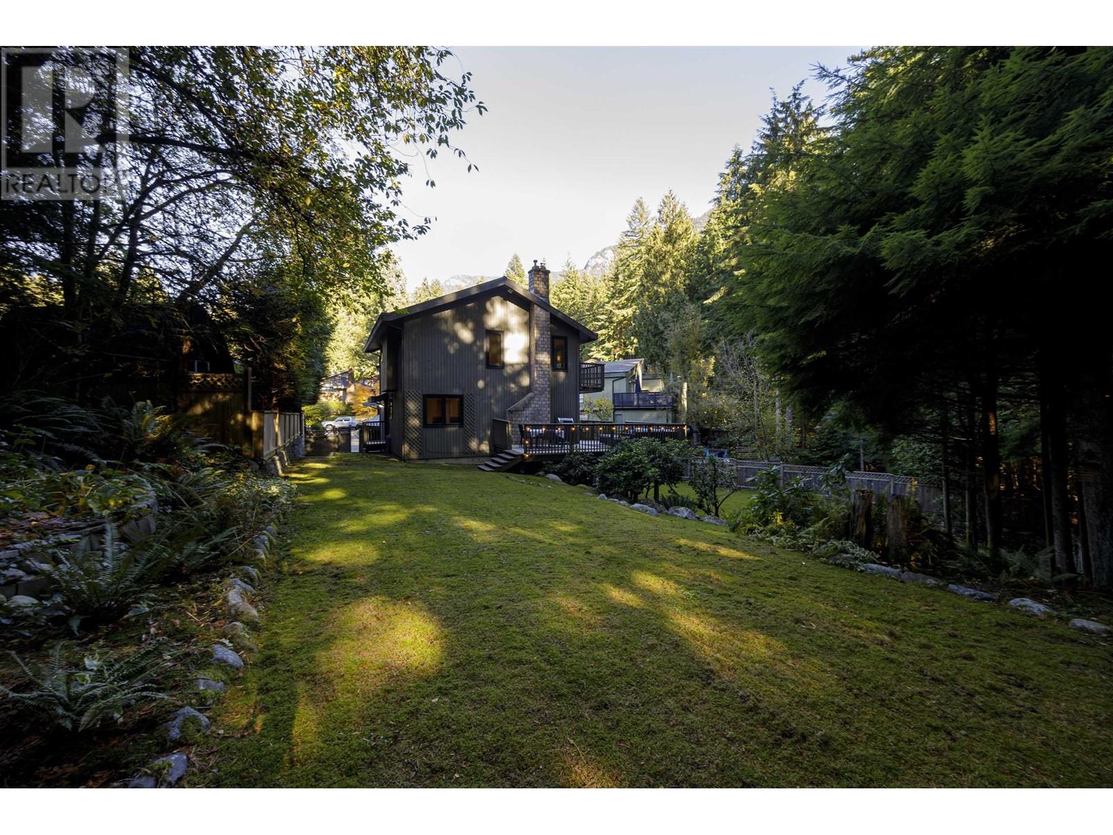 1069 Blue Grouse Way, North Vancouver, British Columbia  V7R 4N7 - Photo 11 - R2828550