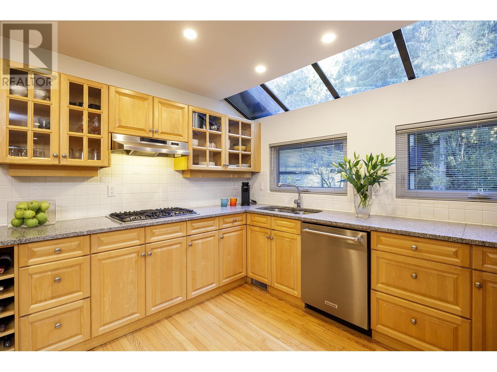 1069 Blue Grouse Way, North Vancouver, British Columbia  V7R 4N7 - Photo 16 - R2828550