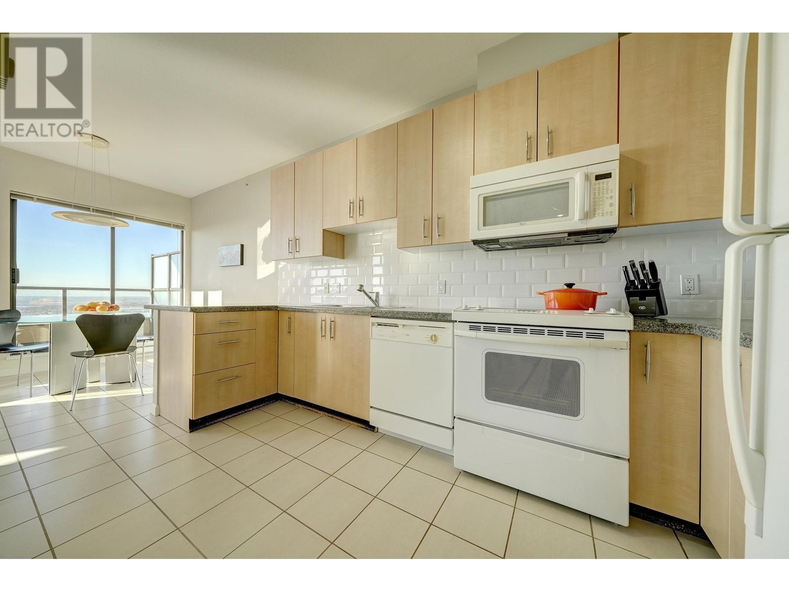 1701 7388 Sandborne Avenue, Burnaby, British Columbia  V3N 5C4 - Photo 14 - R2829279