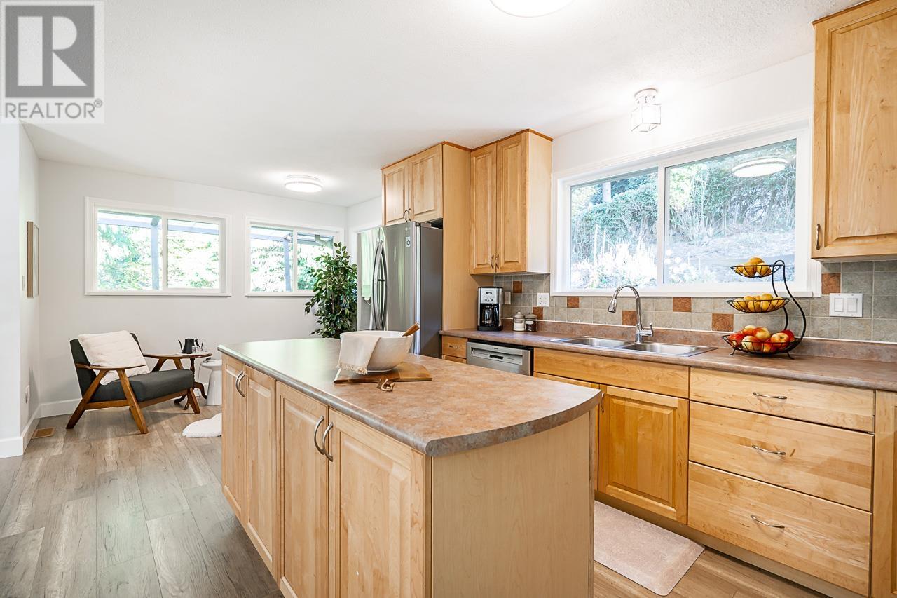 665 Foresthill Place, Port Moody, British Columbia  V3H 3A2 - Photo 4 - R2829268