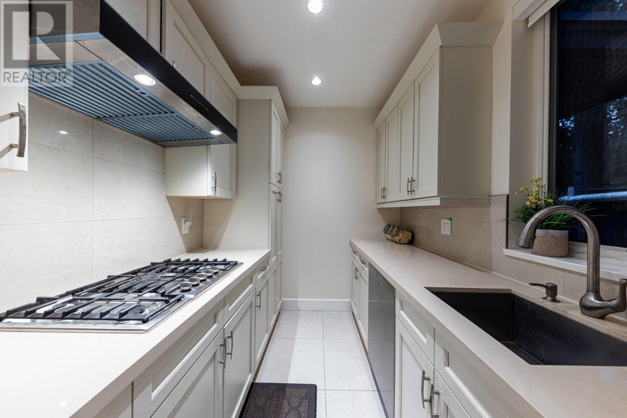 2520 Lloyd Avenue, North Vancouver, British Columbia  V7R 3X1 - Photo 15 - R2829310