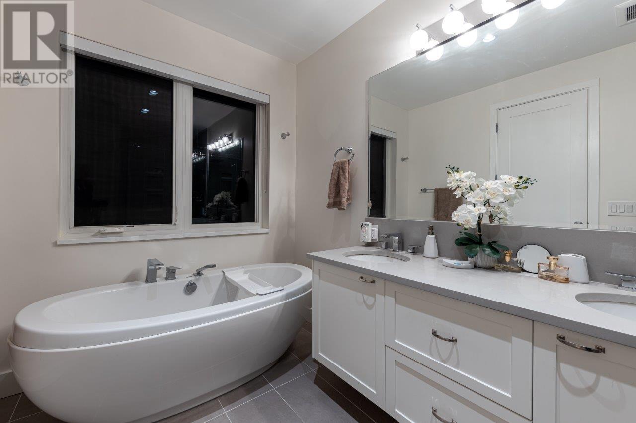 2520 Lloyd Avenue, North Vancouver, British Columbia  V7R 3X1 - Photo 22 - R2829310
