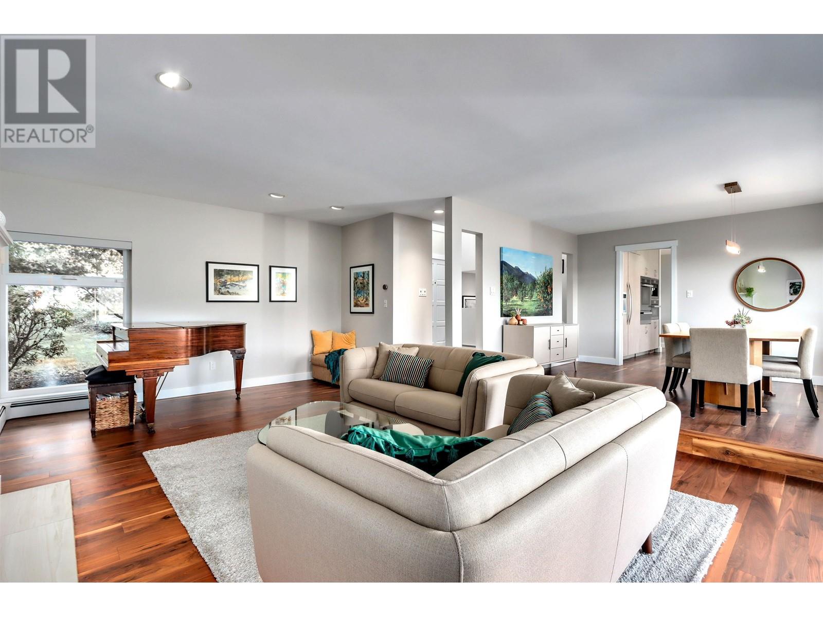 654 Roslyn Boulevard, North Vancouver, British Columbia  V7G 1P3 - Photo 11 - R2829322