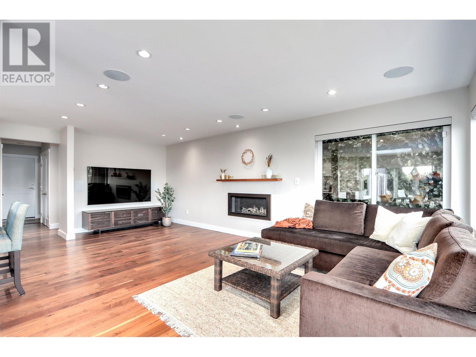 654 Roslyn Boulevard, North Vancouver, British Columbia  V7G 1P3 - Photo 12 - R2829322