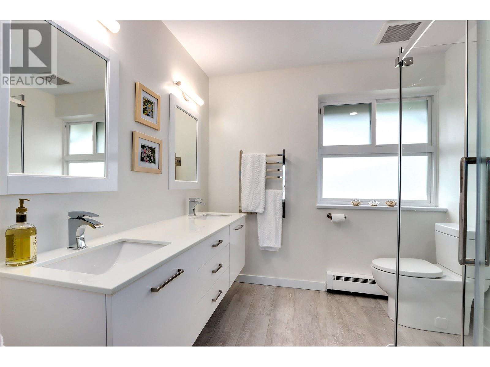 654 Roslyn Boulevard, North Vancouver, British Columbia  V7G 1P3 - Photo 15 - R2829322